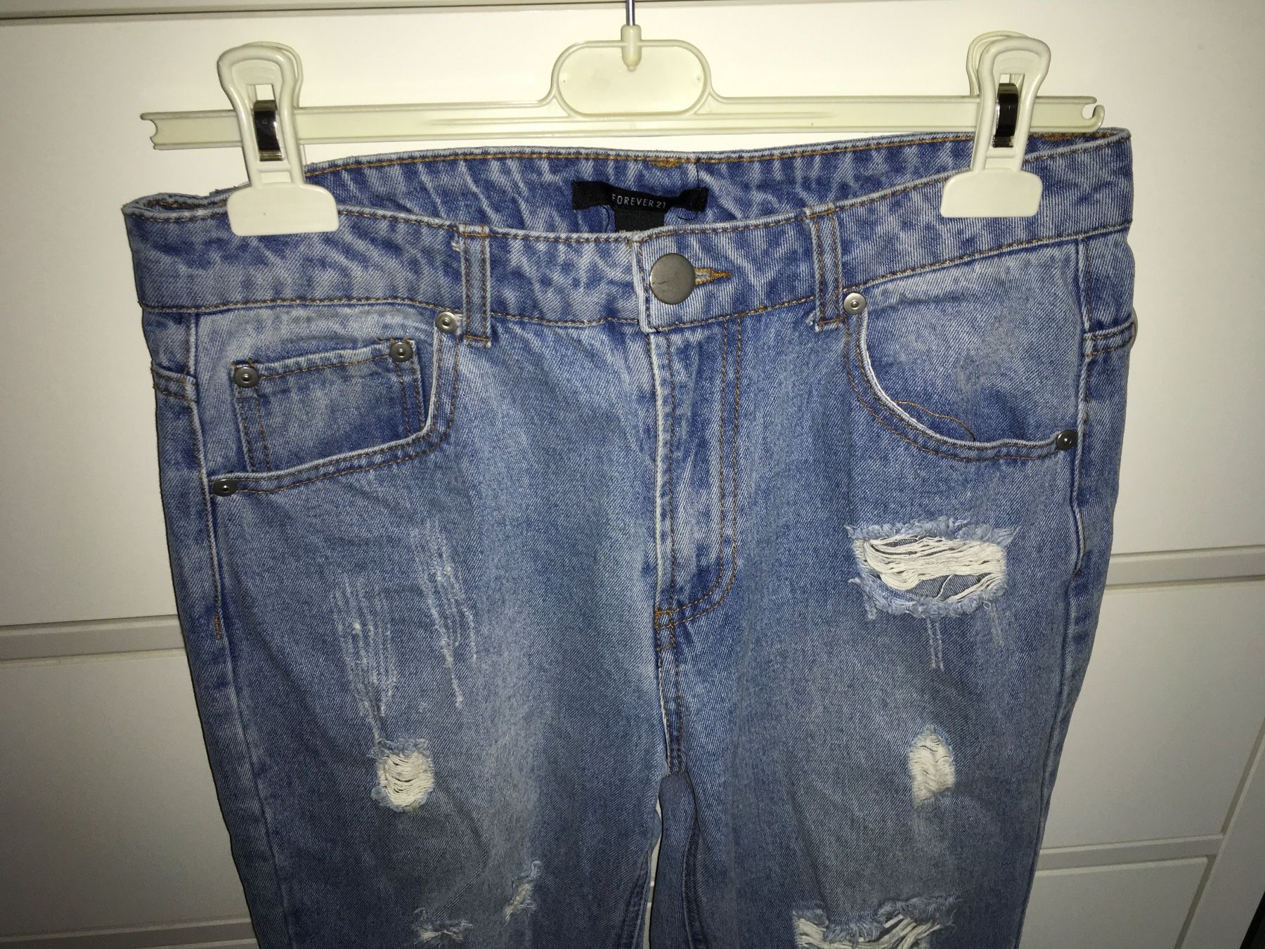 Jeans: Jeans blau  Gr 40  Forever 21 gelöchert – Neu (gemäss Beschreibung) aus Goldau von Rjn 1