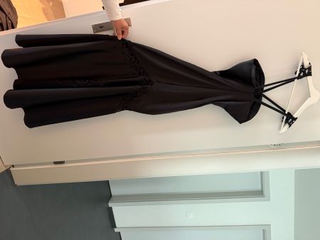 Elegantes Abendkleid schwarz mit offenem Rücken