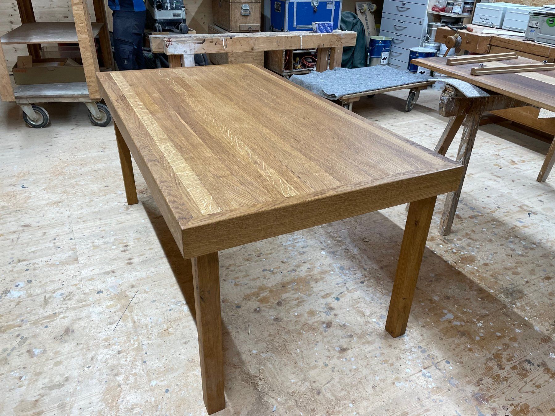 Tavoli: Wunderschöner handgemachter Eichen-Massivholz-Tisch – Nuovo (secondo la descrizione) da Berg am Irchel venduto da Cincin