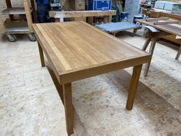 Wunderschöner handgemachter Eichen-Massivholz-Tisch