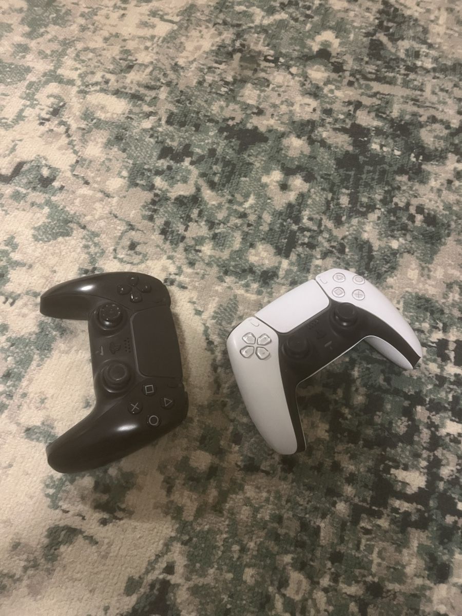Sony Controller: 2 Playstation Controller – Gebraucht aus Bülach von Virgenia 1