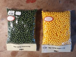 2 x 20 Gramm Dekorationsbälle gelb und grün