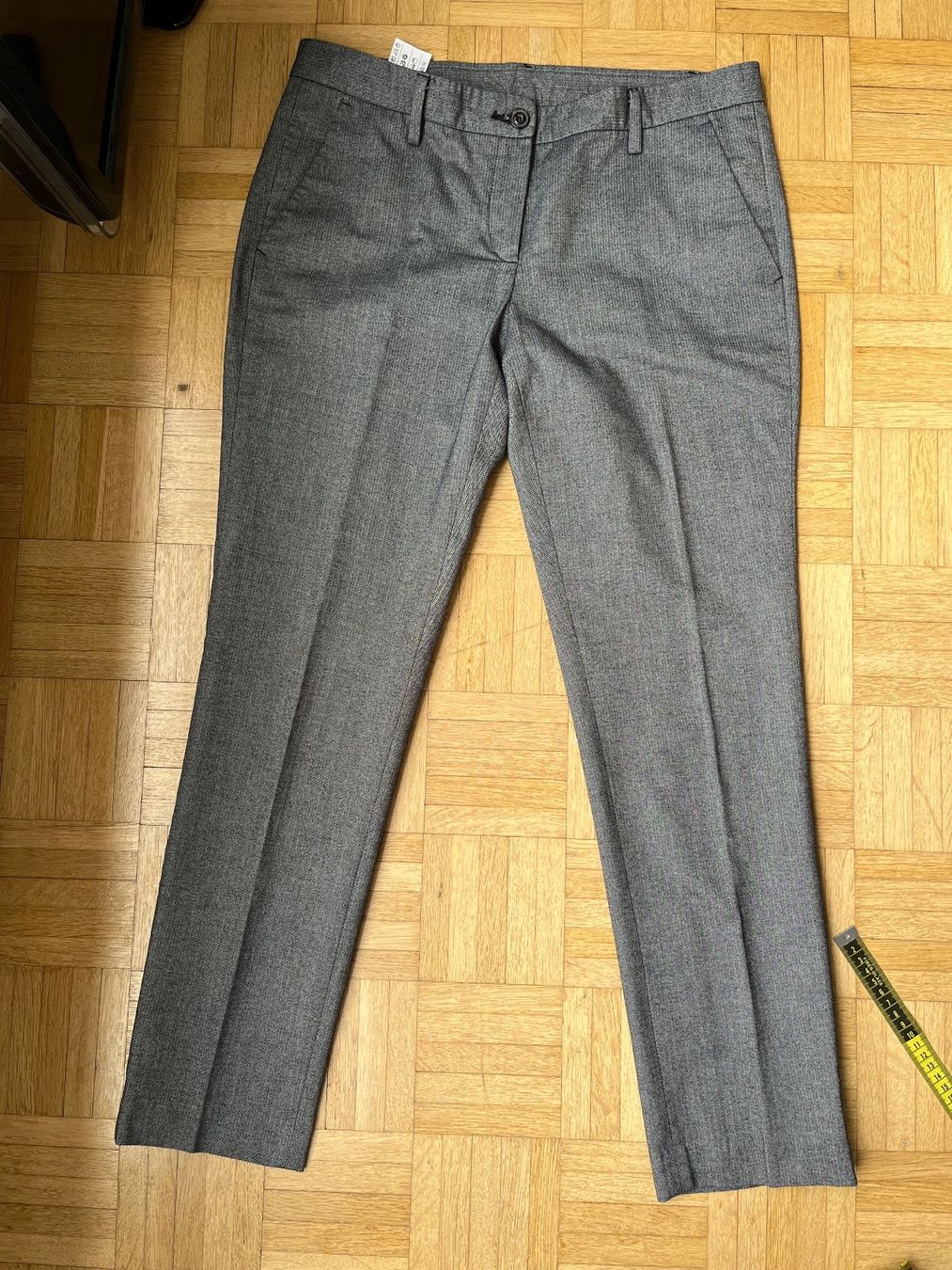 Benetton Pantaloni: New pants Benetton size S/M – Nuovo (secondo la descrizione) da Chêne-Bougeries venduto da Seetooyoo