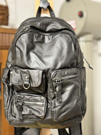 Schwarzer Rucksack mit vielen Taschen - Top Zustand! NEU!