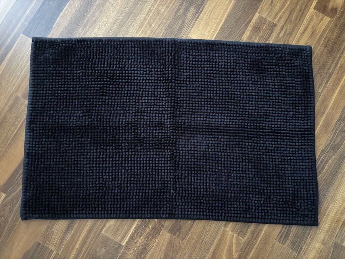 Tappeti: Badteppich aus Chenille-Stoff schwarz 50x80 – Usato da Zürich venduto da FedeSara
