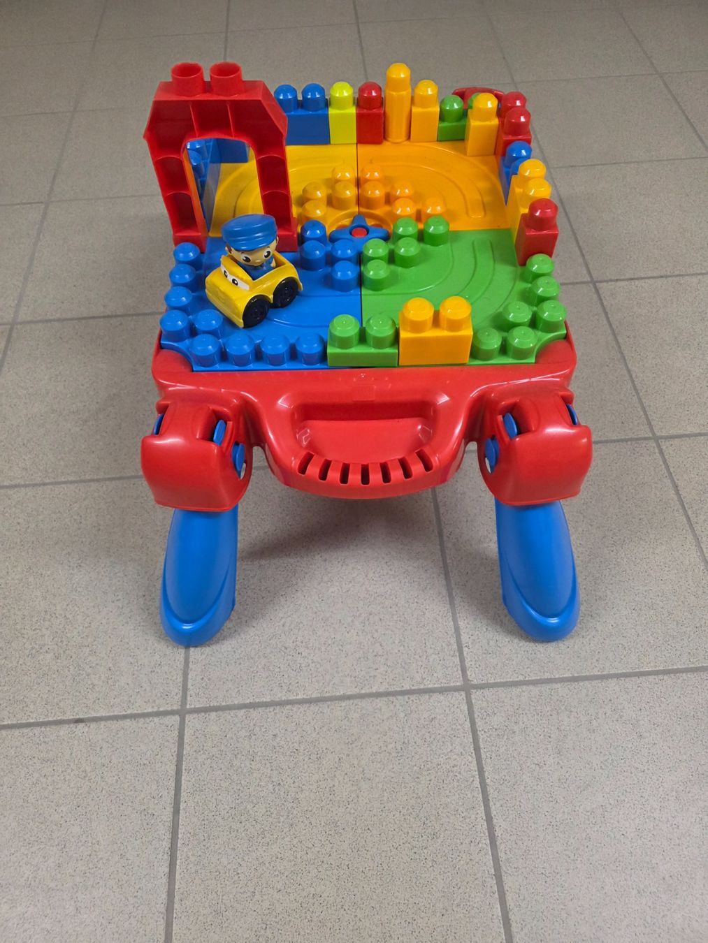 Giocattoli: Spieltisch f. Kinder – Usato da Lostorf venduto da rubileo 4
