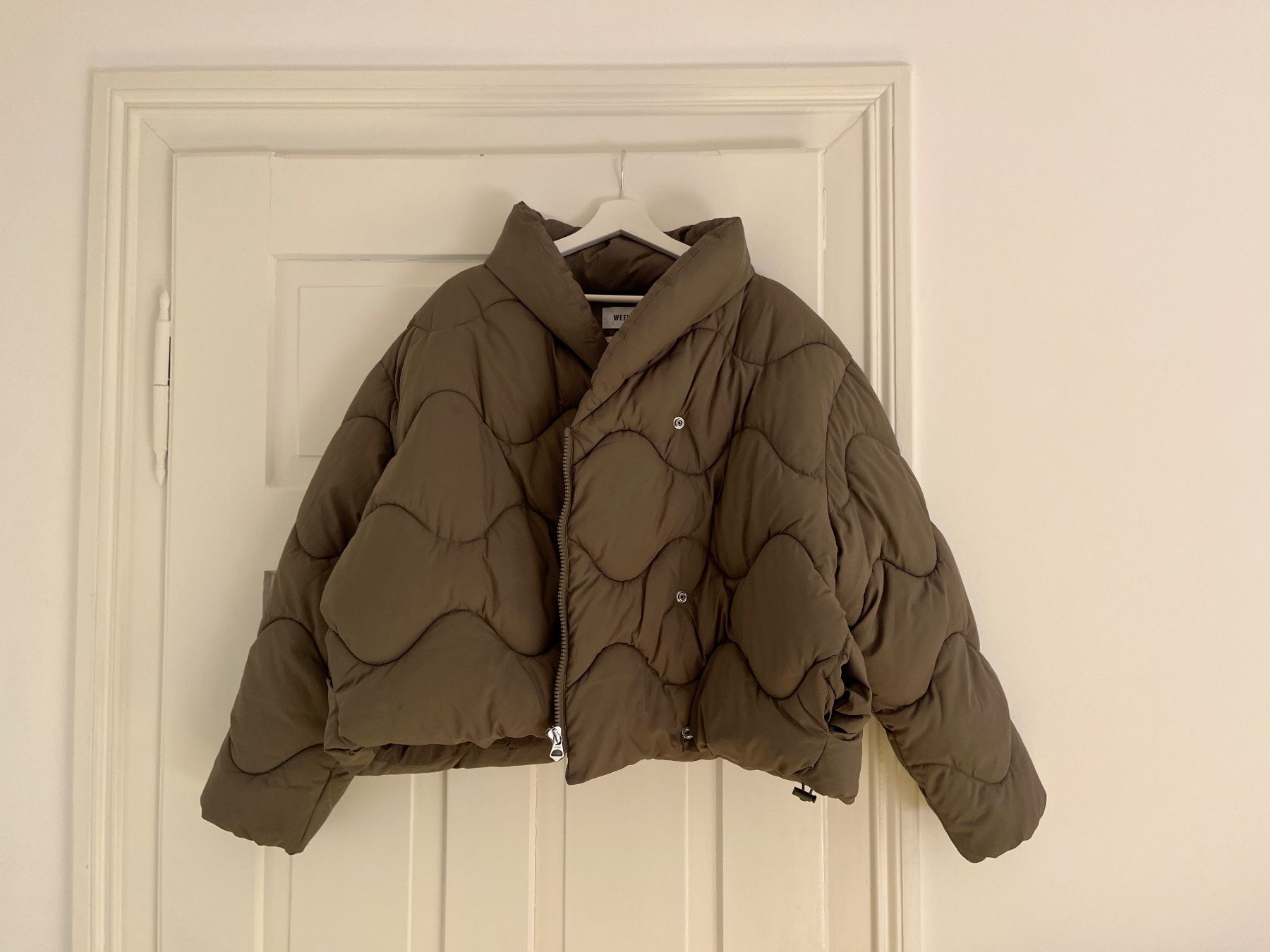 Weekday Giacche: Weekday Bright Puffer Jacke taupe Gr. L – Usato da Zürich venduto da bretxo 2