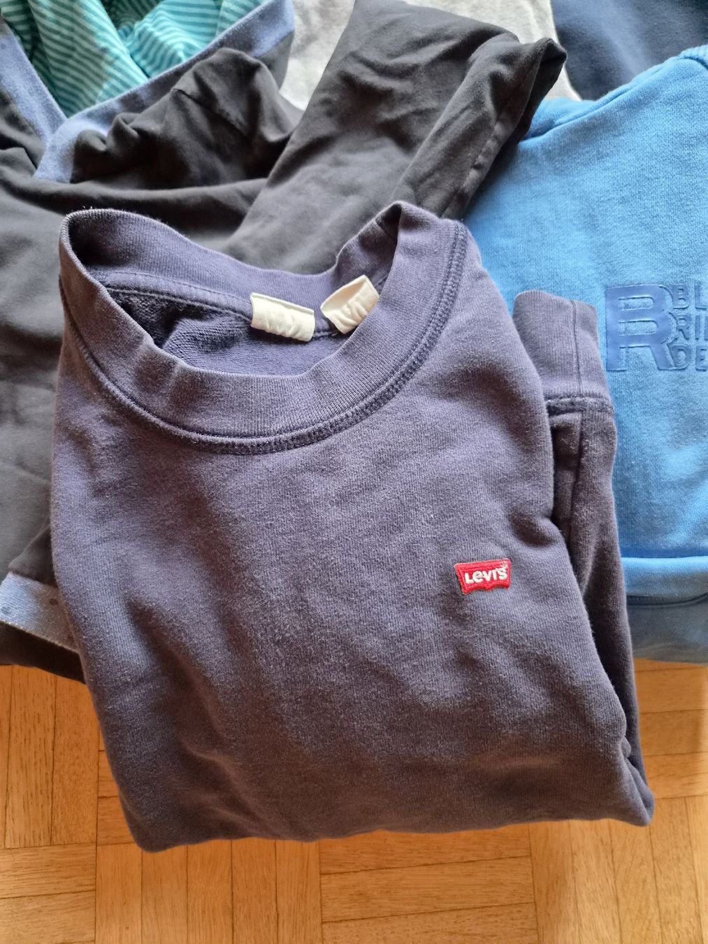 Lotti & Set di vestiti: Kleiderpaket Pullover Hoodies Sweatshirts – Usato da Zürich venduto da mihajlo12 2