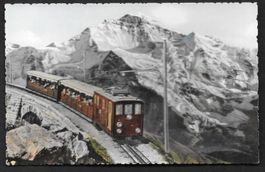 Schnynige Platte Bahn mit Jungfrau
