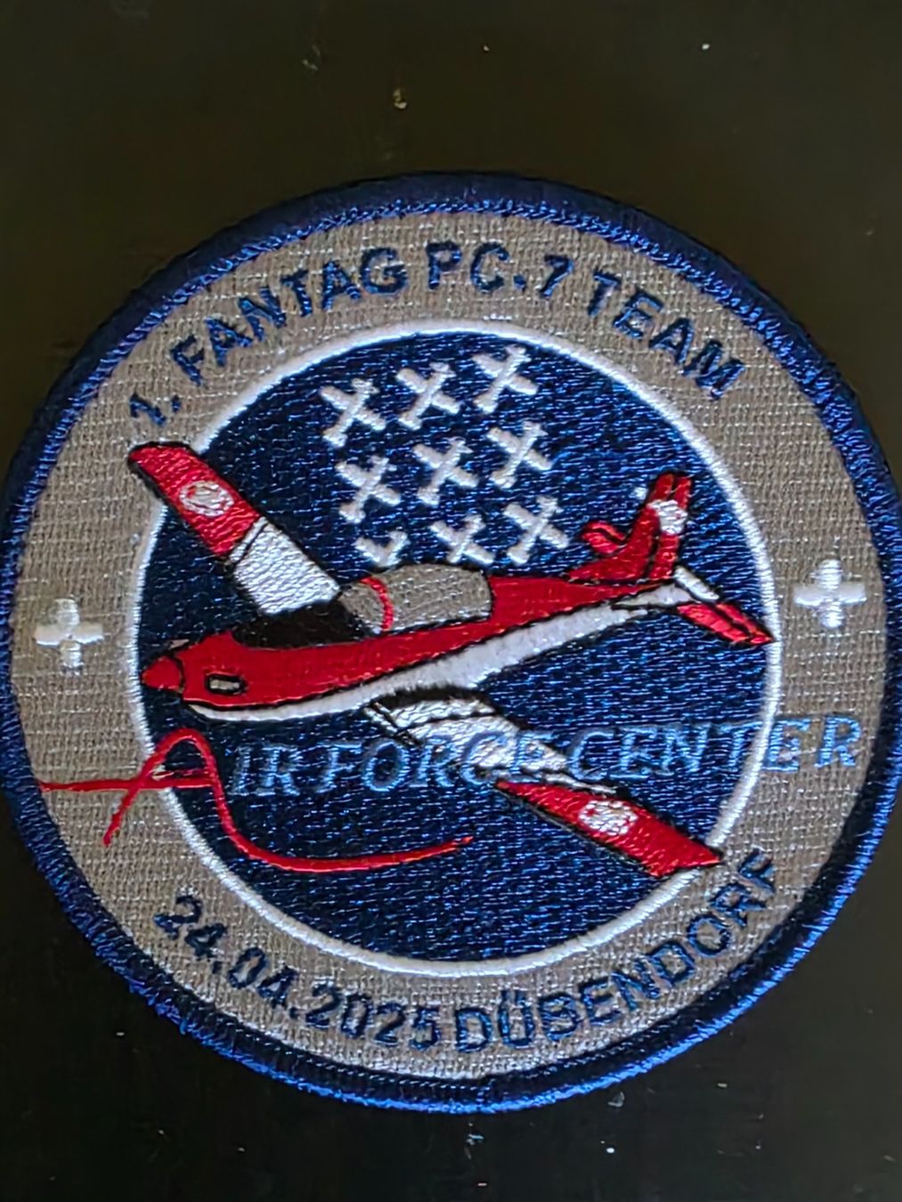 Schweizer Armee Placchette & Badge: Luftwaffe Abzeichen Badge PC-7 Stoff Klett – Nuovo (secondo la descrizione) da Nyon venduto da freetoys08