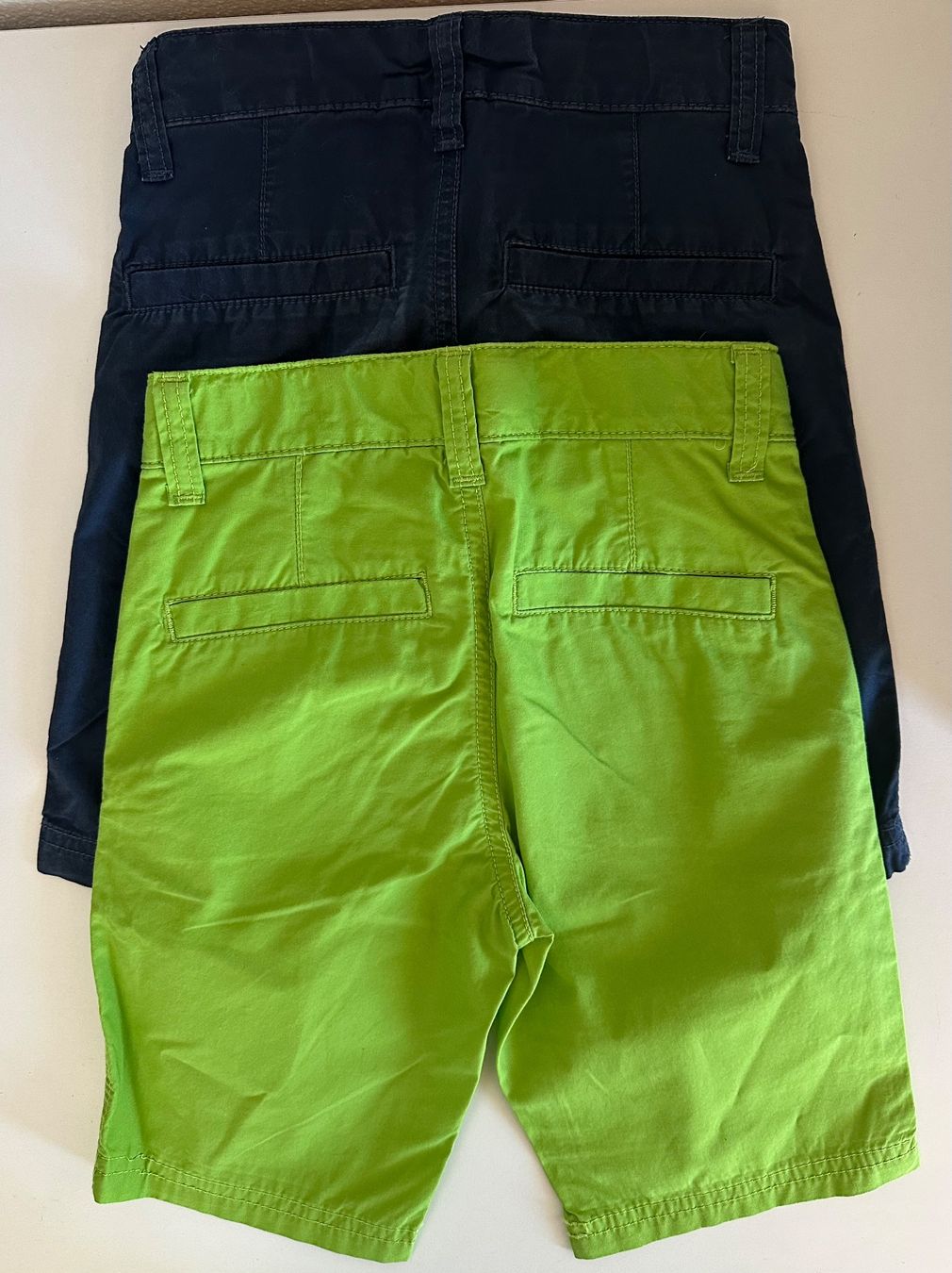 Benetton Pantaloni: 2 Bermuda in cotone Benetton – Usato da Castel San Pietro venduto da Moregi 1