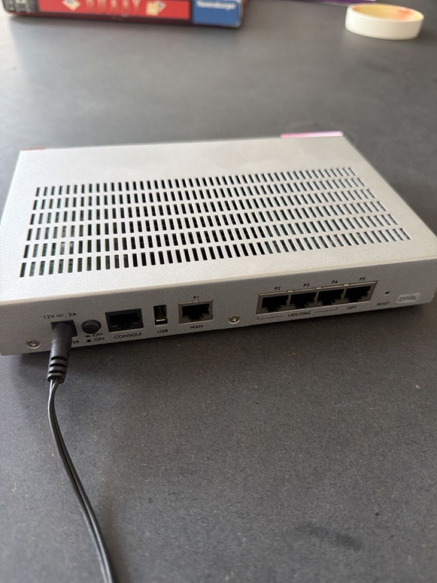 Zyxel Pare-feu: Zyxel USG40 Firewall funktionstüchtig – D'occasion à Zürich par Gestaltungsbar 2