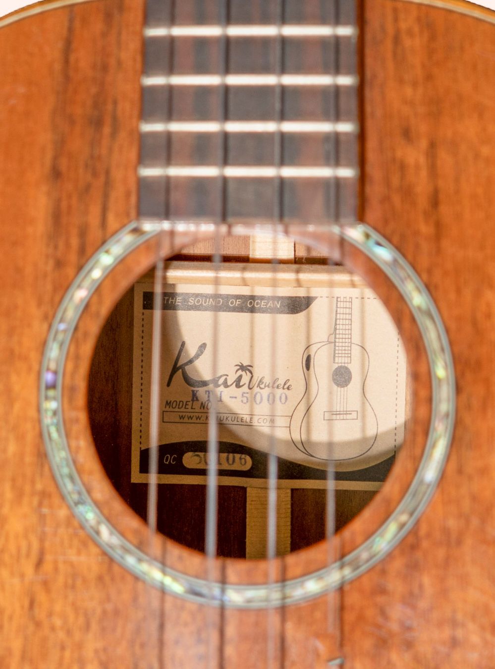 Kai Ukulele Musikinstrumente: Ukulele Kai Tenor KTI-5000 – Gebraucht aus Zürich von Kiiro 5