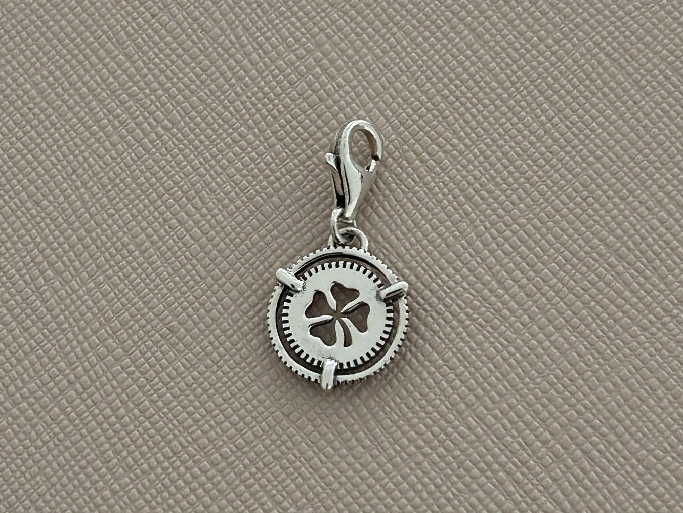 Thomas Sabo Ciondoli: Thomas Sabo Charm Kleeblatt Silber – Nuovo (secondo la descrizione) da Rheinfelden venduto da Boutique_Luxe 1