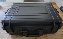 Robuster Koffer Schwarz mit Schaumstoffeinlage