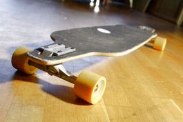 Flying Wheel LONGBOARD / SKATEBOARD, Yoyos 70-78A, Schlüssel