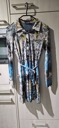 Schönes Kleid in tollen Farben Gr. 38