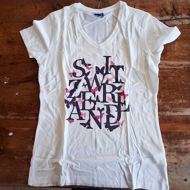 T-shirts: T shirt blanc Switzerland – D'occasion à St-Sulpice VD par vid_wz89