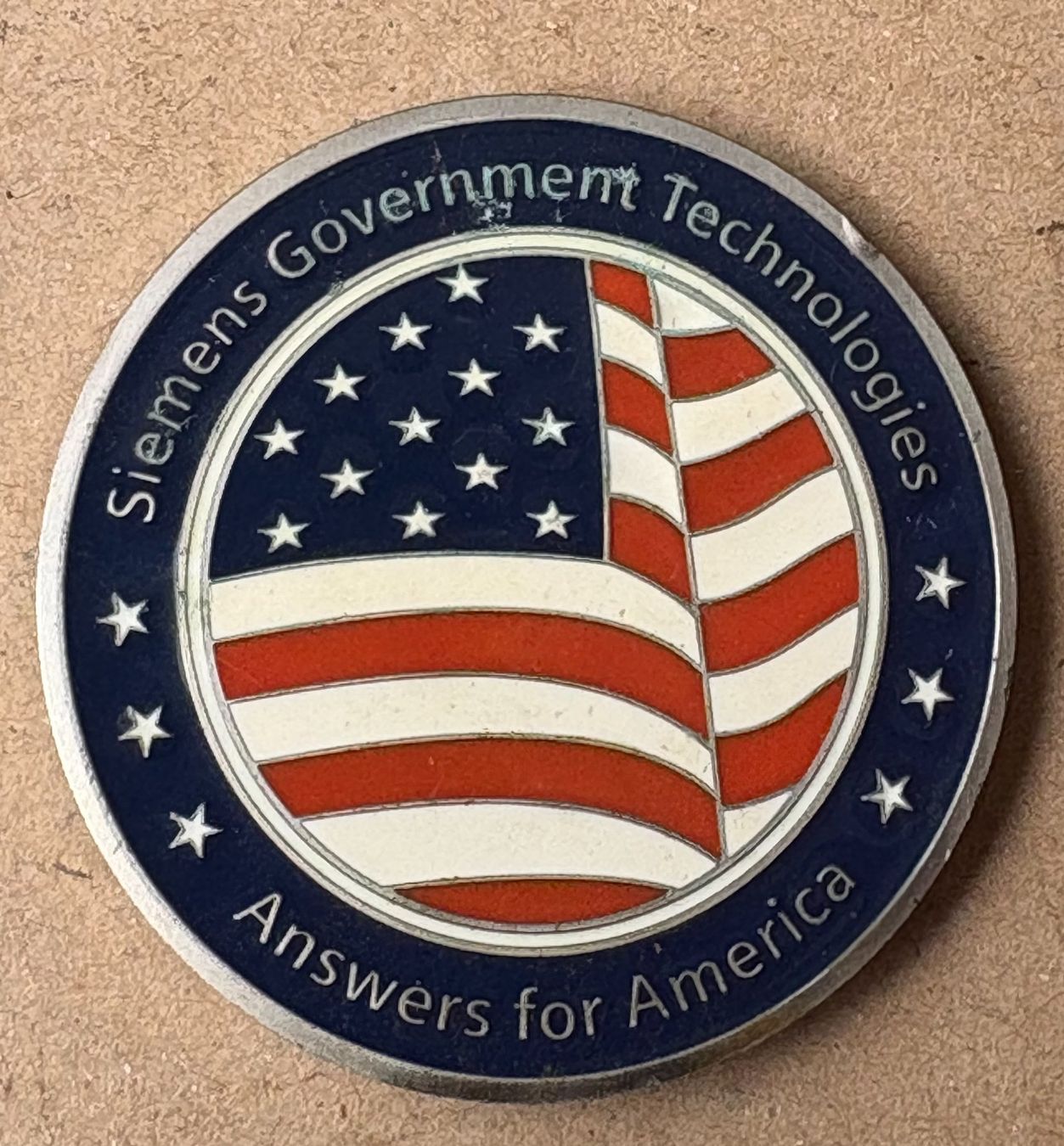 Placchette & Badge: SIMENS GOVERNMENT TECH. ANSWERS FOR AMERICA – Usato da Ostermundigen venduto da wini63