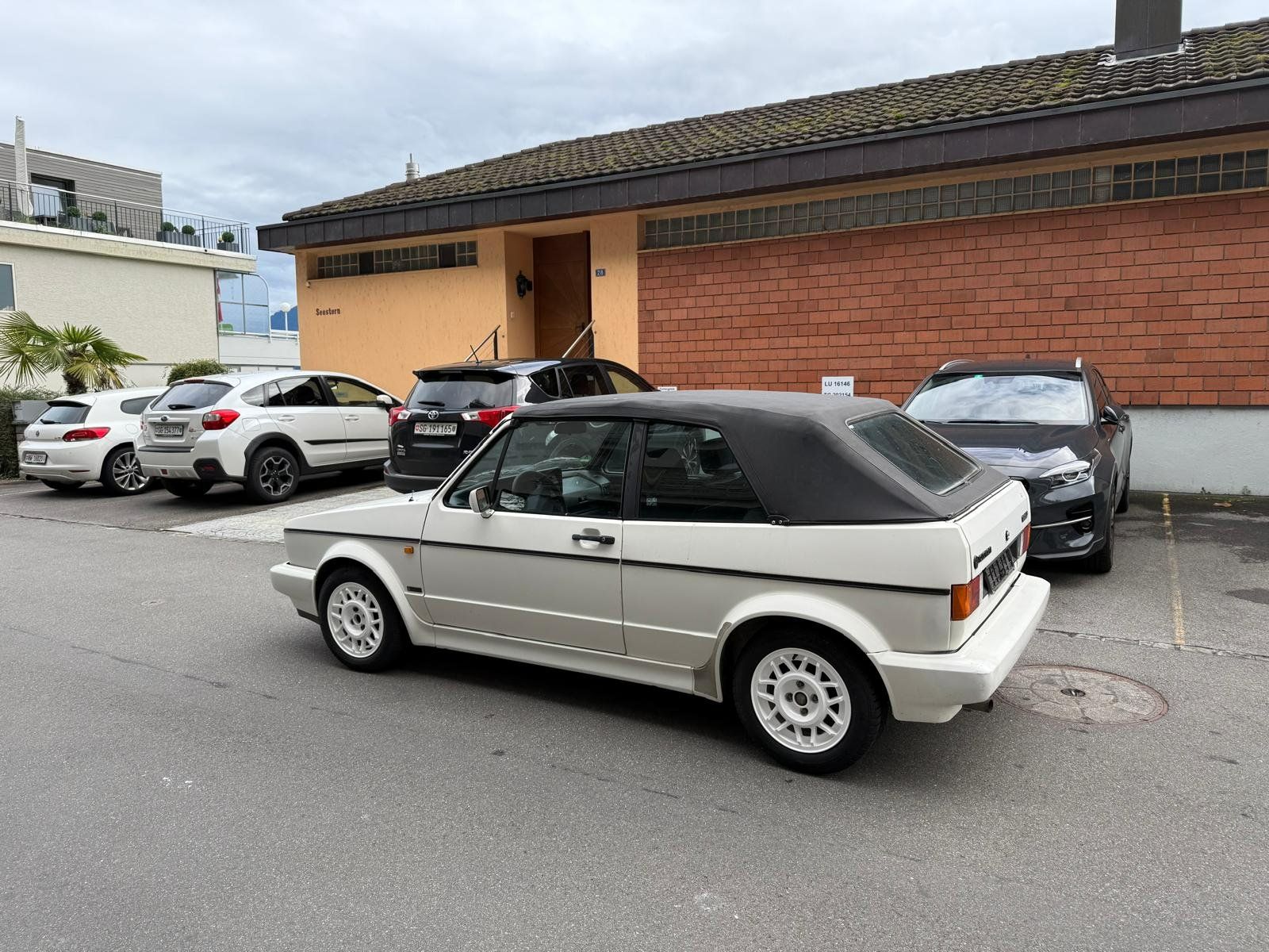 VW Automobili: Golf 1 Cabrio - 1. Hand – Usato da Stans venduto da Kleidermann_Retro 1