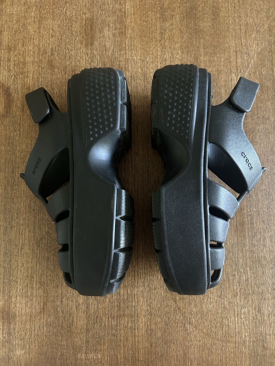 Crocs Scarpe da donna: Sandales Crocs noires taille 38 – Usato da Genève venduto da Pogopo