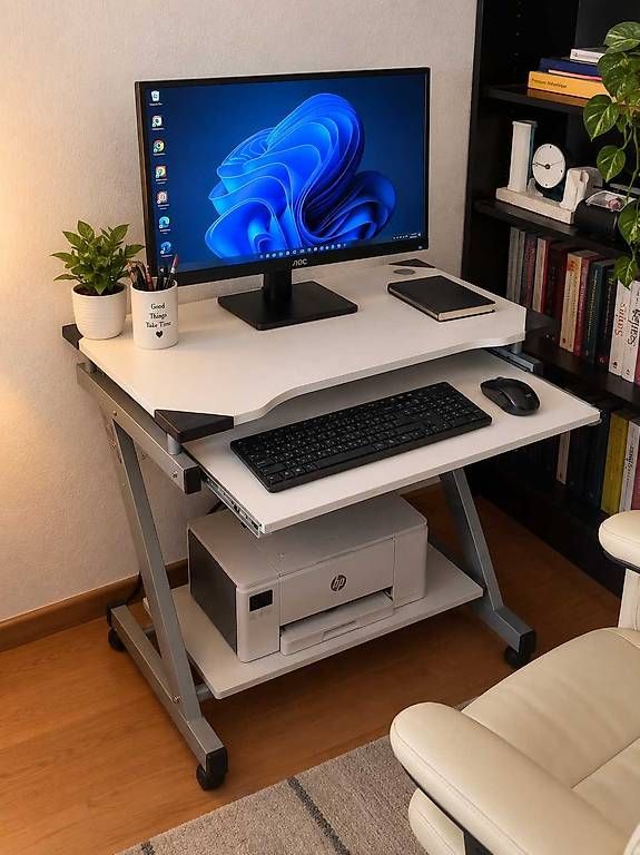 Scrivanie: Kleiner Computer Tisch  – Usato da Zürich venduto da __Husky__