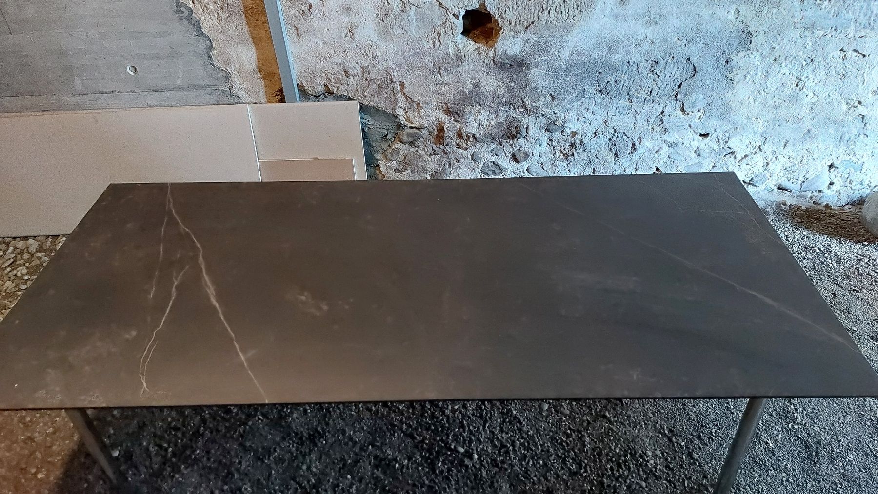 Tavoli: Esstisch Marmoroptik, Dekton dunkel – Usato da Seedorf BE venduto da Frinlin
