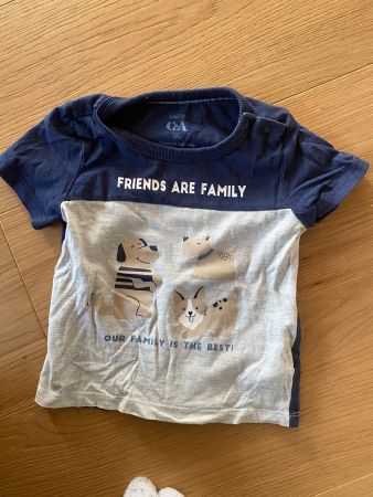 T-Shirt Friends Are Family C&A 86