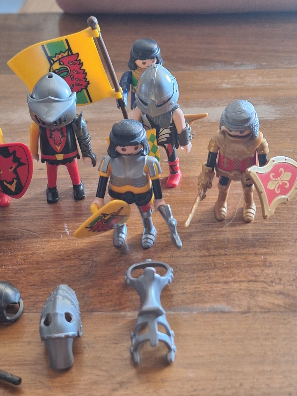 Playmobil Giocattoli: LOT DE CHEVALIERS PLAYMOBIL – Usato da Châtelaine venduto da ales_1983 1