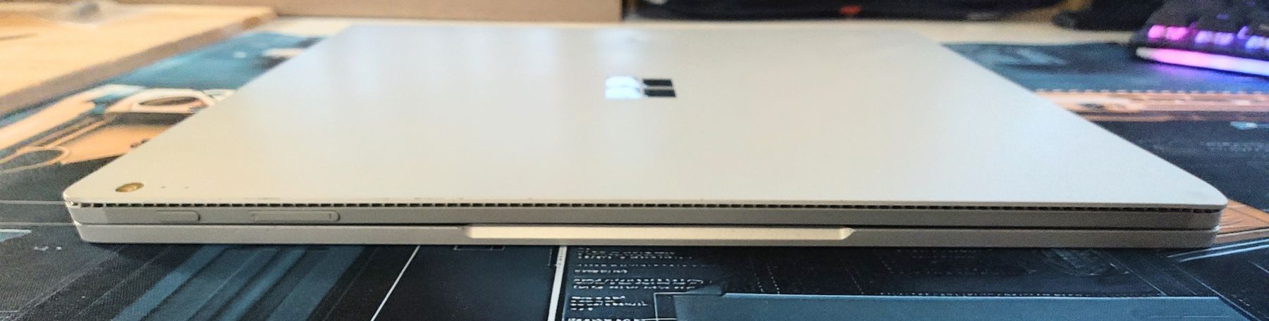 Microsoft Notebook: Microsoft Surface Book | i5 | 8GB | 256GB SSD  | Win 11 Pro – Usato da Ennetmoos venduto da Faders 7