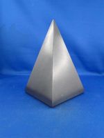 Shungit-Pyramide 8cmx8cm poliert