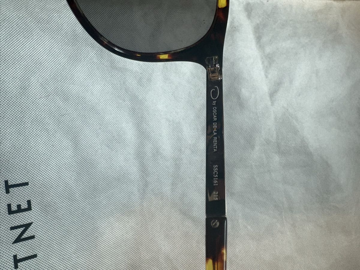 Occhiali & Lenti: Oscar de La Renta Sunglasses – Nuovo (secondo la descrizione) da Zürich venduto da jir_k6j2 2