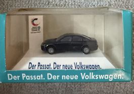 VW Passat Modellauto Festival Cannes 96 in OVP dunkelblau