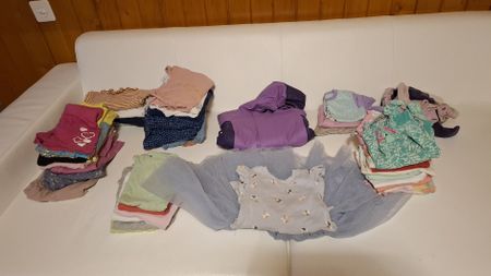 Riisiges Mädchen Kleiderpaket in Grösse 86, Top Zustand