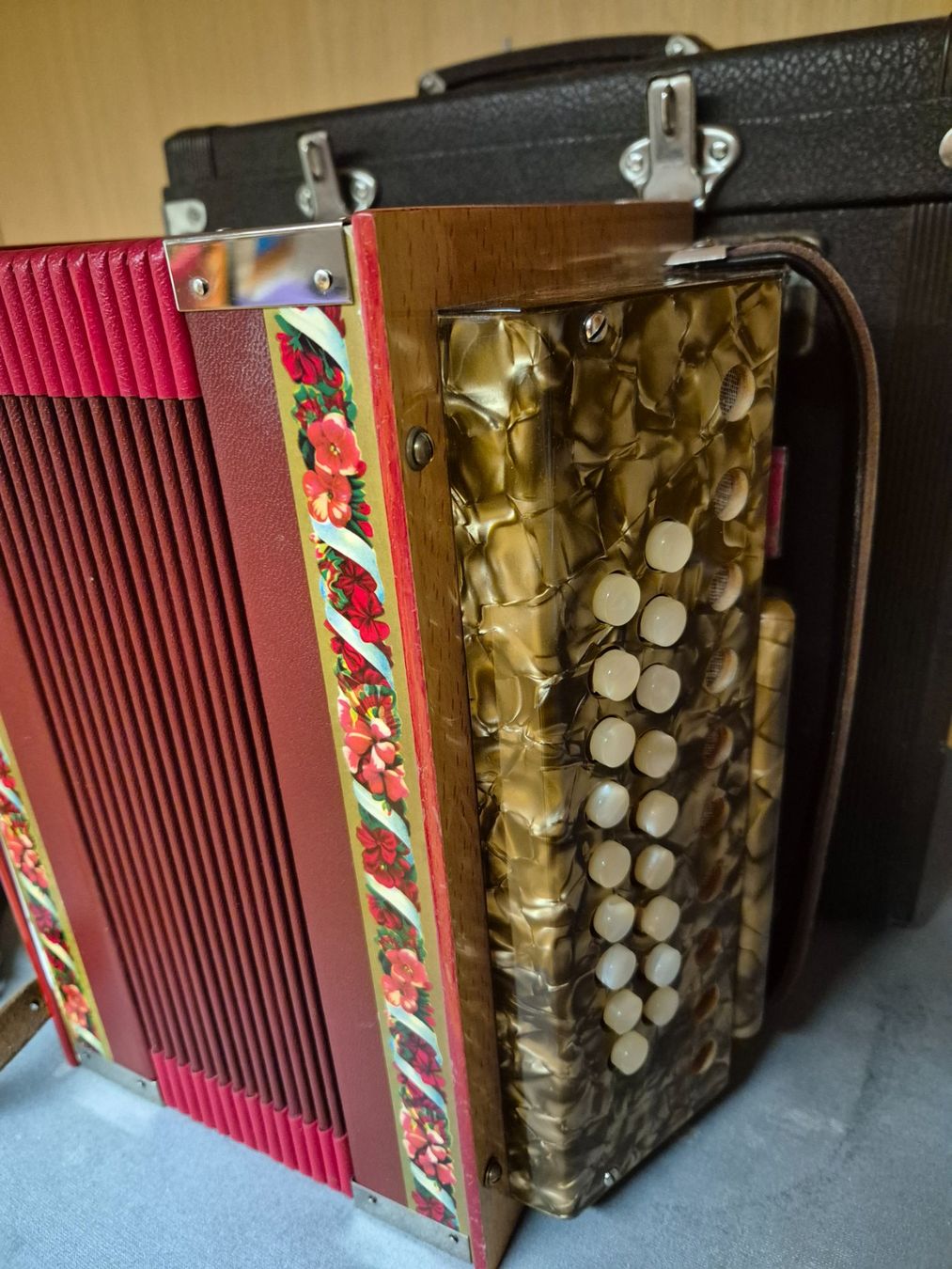 Musikinstrumente: Schwizerörgeli mit Koffer – Gebraucht aus Kleinlützel von hkl_sv2y 3
