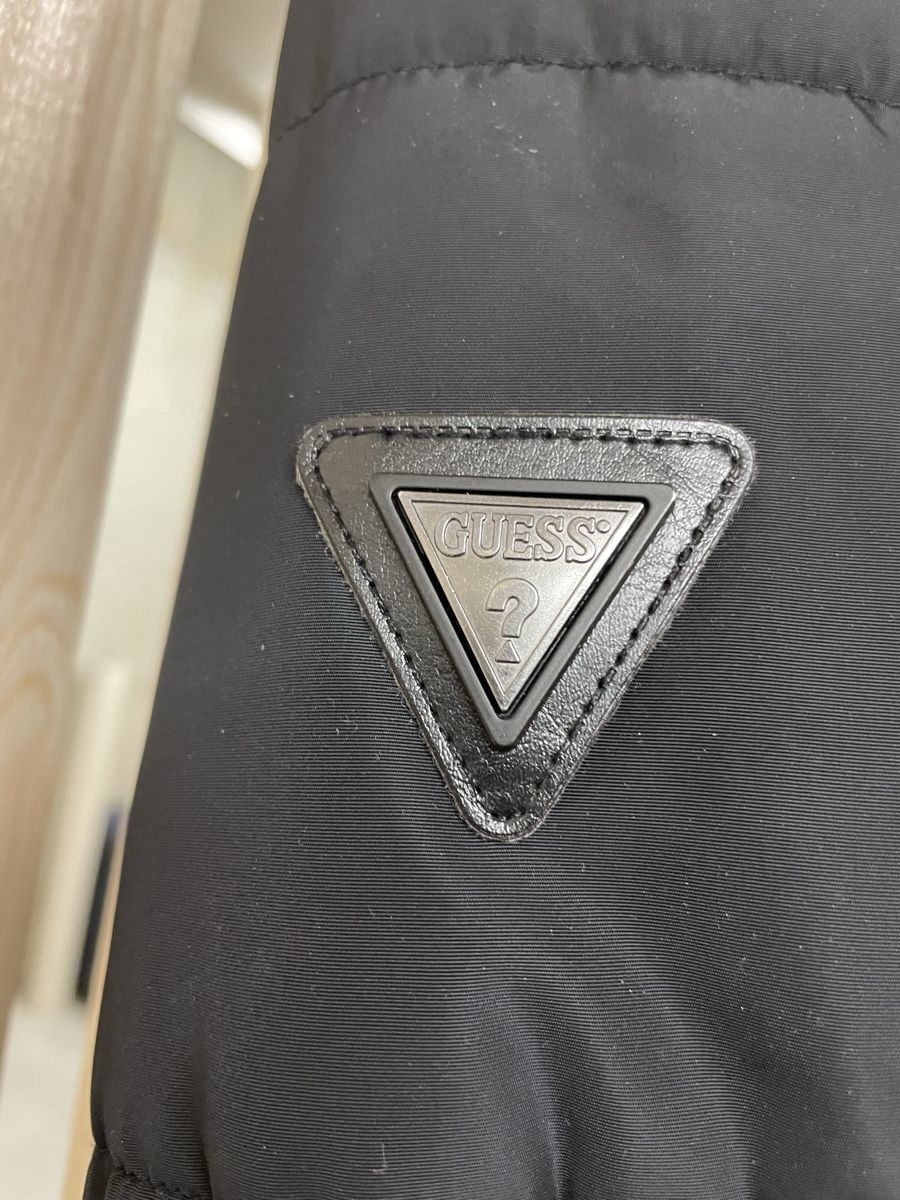 Guess Giacche: Guess Winterjacke mit Pelzkragen – Usato da Zürich venduto da Kawasaki_7 2