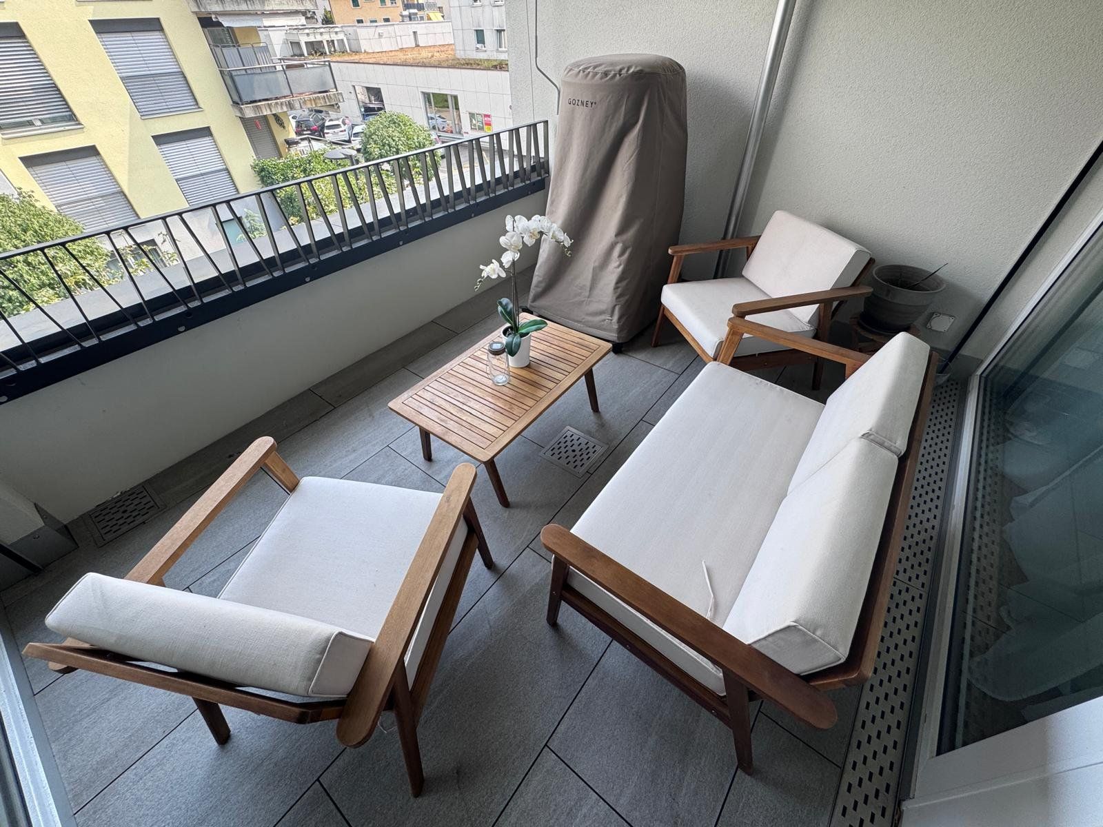 Mömax Divani: Elegante Gartenlounge mit Tisch – Usato da Lachen SZ venduto da sodascents 1