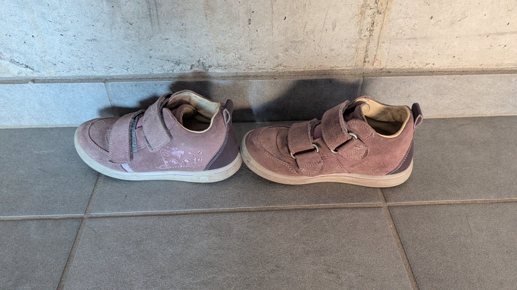 Chaussures filles: Kinderschuhe Grösse 27 – D'occasion à Kirchdorf AG par Reto2005