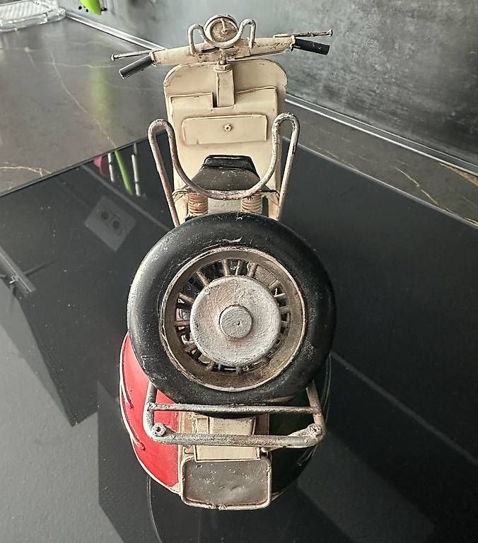 Vespa Kit di modellismo & Modellini statici: Scooter  Vespa décoration petite - look Vintage - Rétro – Usato da La Chaux-de-fonds venduto da ccjp 2