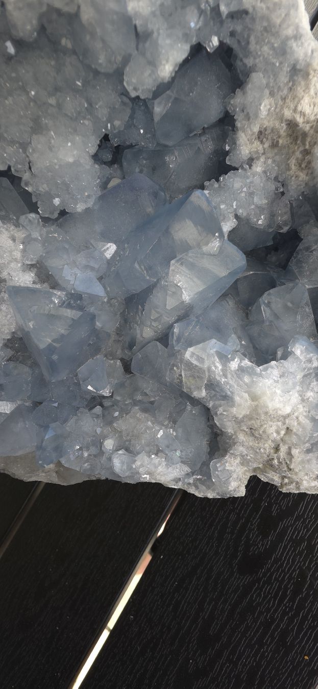 Mineralien & Heilsteine: Hellblauer Cölestin – Gebraucht aus Däniken SO von Cavansit 3
