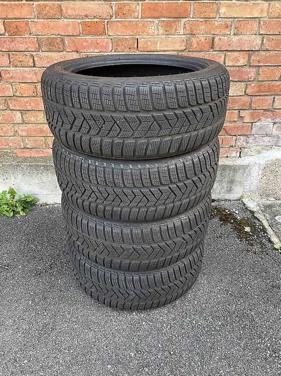 Pneumatici & Ruote complete: 215/50/17 Pirelli Winterreifen  – Usato da Frasnacht venduto da nobloff