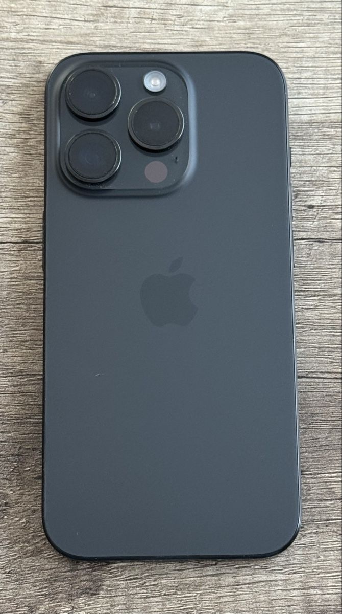 Apple Portables: iPhone 15 Pro 256 GB mit Originalschachtel – D'occasion à Wilen b. Wollerau par Yeti17 3