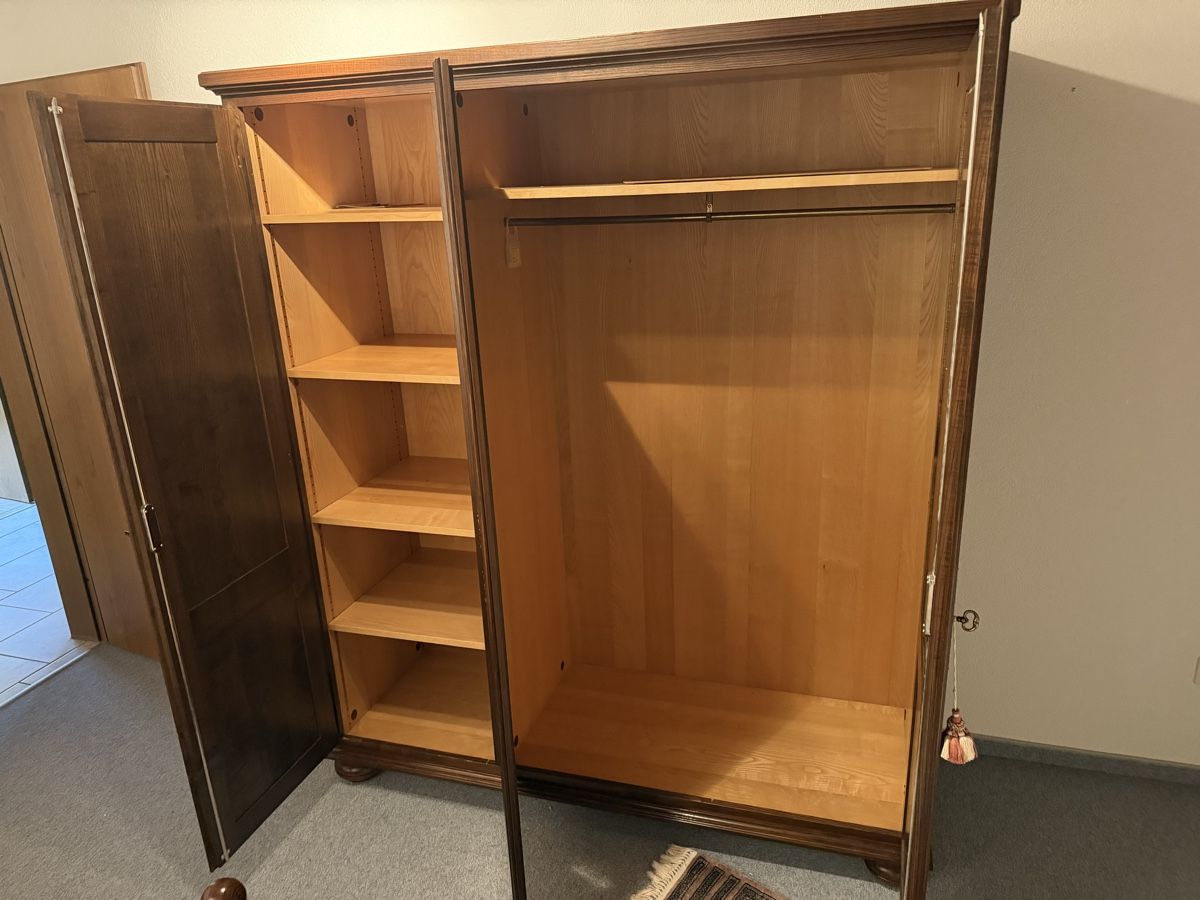 Armadi: Antiker Holzschrank ab 1.-CHF  – Usato da Flawil venduto da Scro_ 2