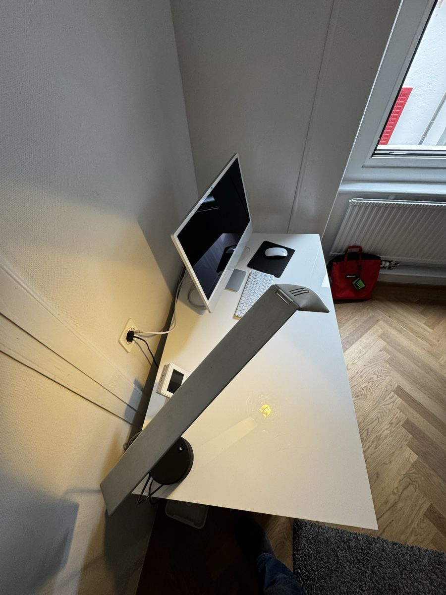 Scrivanie: Weisser Schreibtisch mit Rollcontainer – Usato da Berikon venduto da DCPro 2