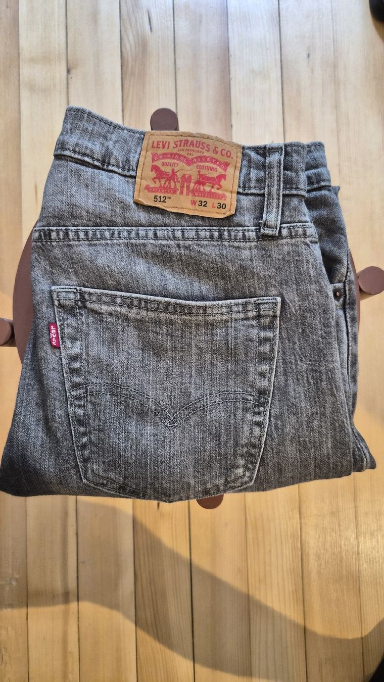 Levi's Jeans: Grey Levi 512 32x30 – Usato da Genève venduto da dan_qns7
