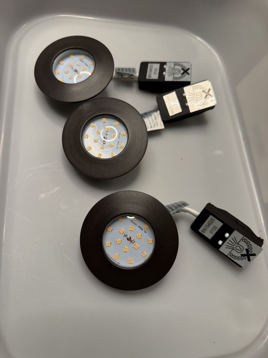 Lampade: 3 braune LED Spot – Usato da Neuheim venduto da Sandokan39