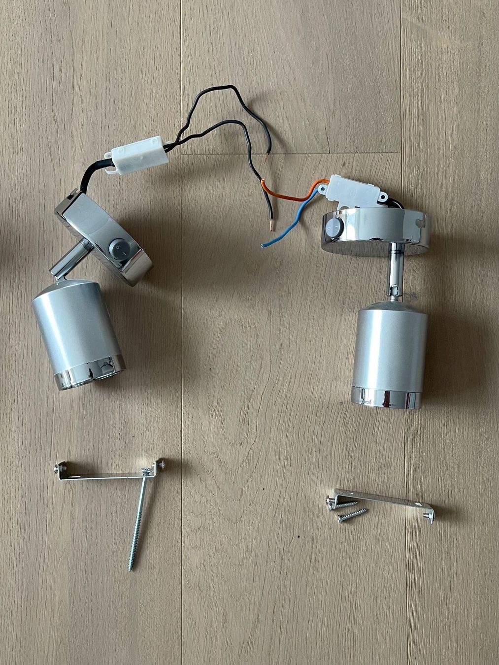 Livique Kronleuchter & Deckenlampen: Deckenstrahler Set silberchrom neuwertig – Gebraucht aus Oberägeri von Chica-go 1