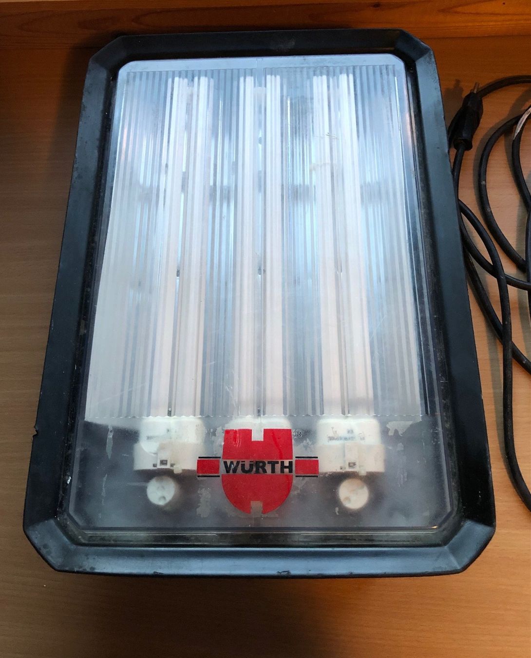 Electrotechnique: Baustellen-Scheinwerfer mit Stromverteilung – D'occasion à Buchs SG par Handyman77