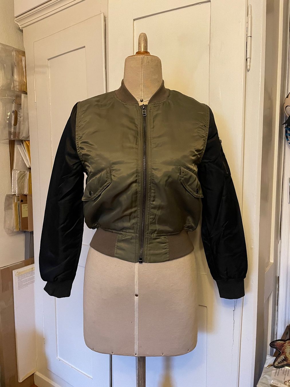 Giacche: Bomberjacke, olive/schwarz mit orangem Innenfutter, Gr.38 – Usato da Zürich venduto da Caro55 3