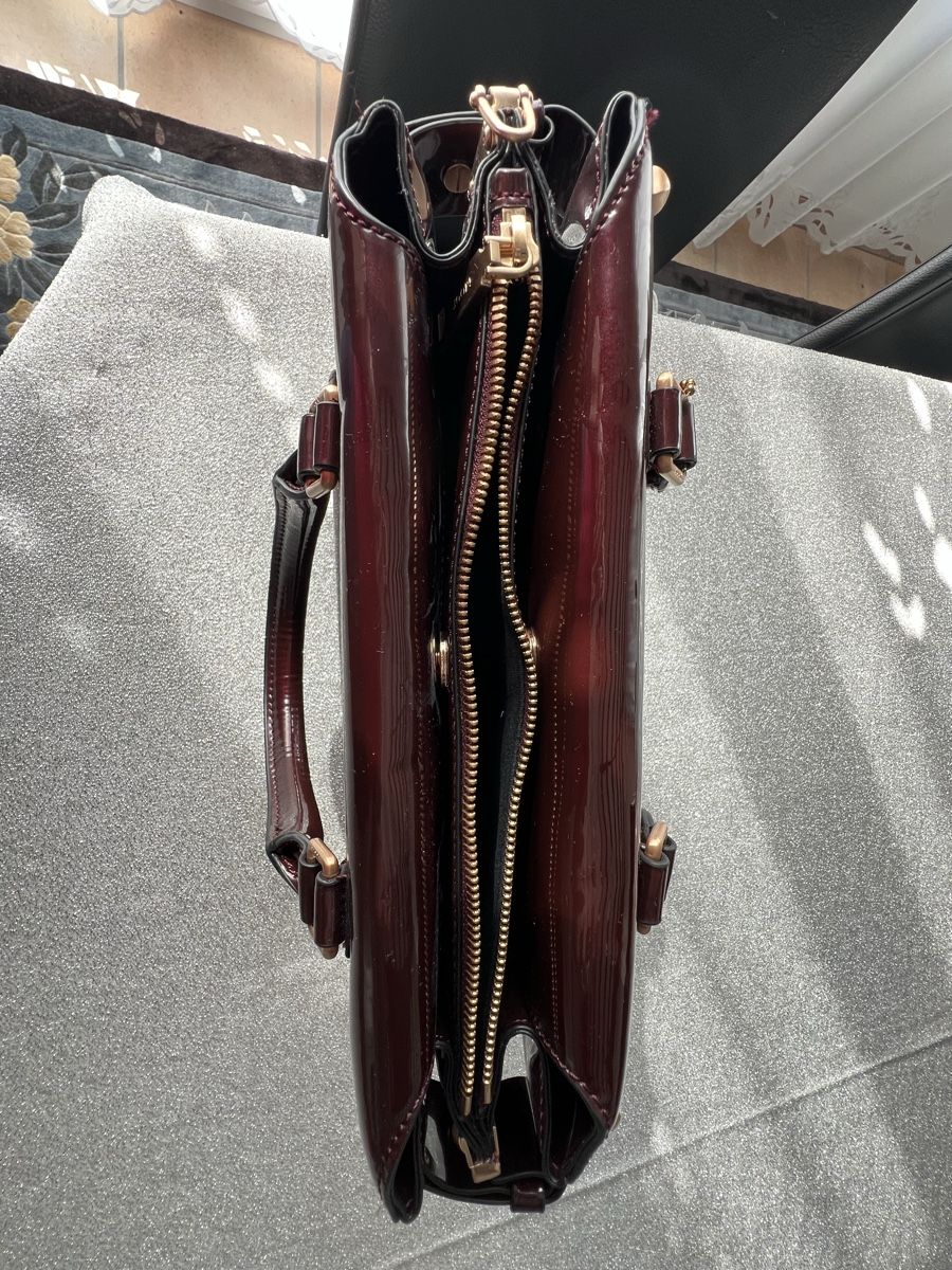 Borse da donna: Borsa bordeaux lucida – Usato da Cureglia venduto da dan_q2h6 4